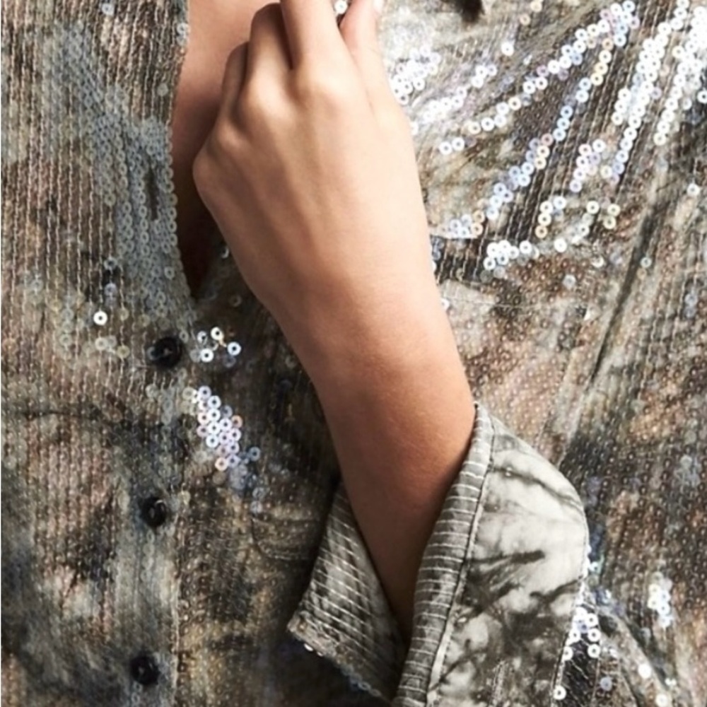 Anthropologie Pilcro Shrunken Sequin Long Sleeve Button Up Gray Top Size M - Picture 3 of 16